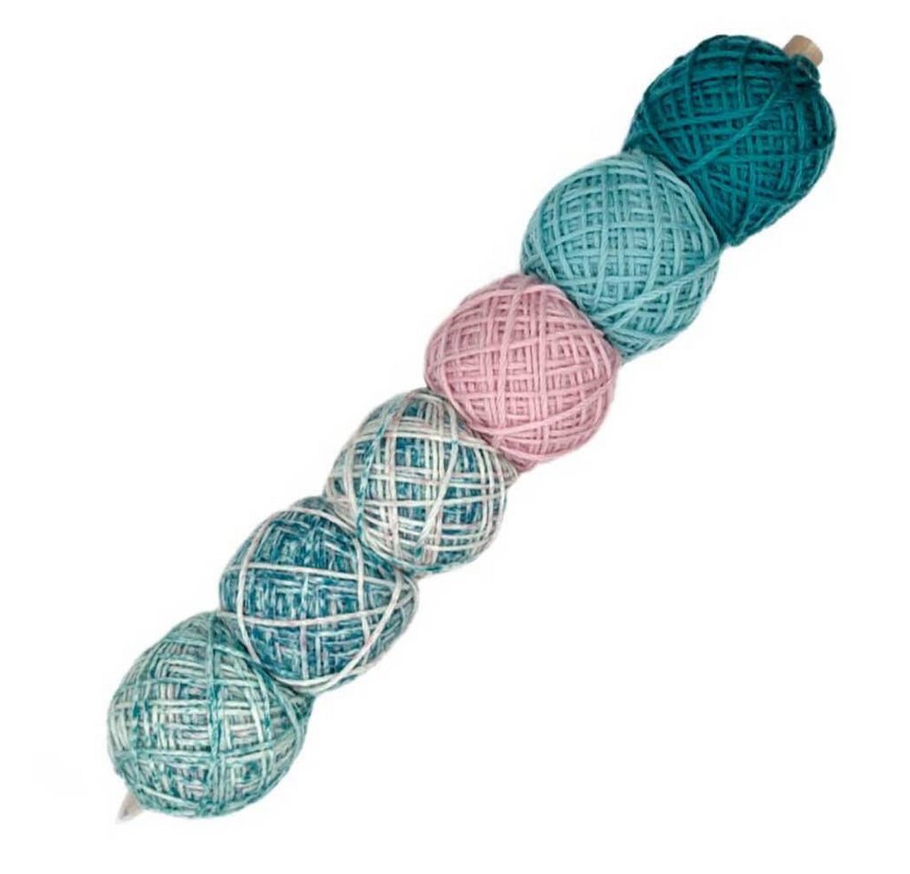 Mondial Arte Wolle Set mit Farbverlauf zum Stricken und Häkeln Häkelwolle, 400,00 m (Strickgarn, Handstrickgarn, Strickwolle, Farbverlaufswolle), 6x30g Bälle auf einem dicken DIY Bleistift von Mondial