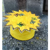 Deko Aus Holz - Dose D 8 cm D Des Deckels 13 H 60 Selbst Zugeschnitten, Handbemalt Handarbeit Bayern Sommer Frühling Geschenke Deko Aus Holz - Dose D 8 cm D Des Deckels 13 H 60 Selbst Zugeschnitten, Handbemalt Handarbeit Bayern Sommer Frühling Geschenke von MonisKunstladen