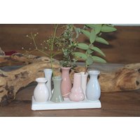 Vasen-Arrangement | Mittelgroß Auf Sockel, Keramik, in Zarten Pastelltönen, Länge 18 cm, Höhe 10, 5 cm Vasen-Arrangement | Mittelgroß Auf Sockel, Keramik, in Zarten Pastelltönen, Länge 18 cm, Höhe 10, 5 cm von Monisdekoshop