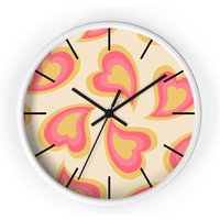 Retro Wanduhr Mit Herzchen Im 70Er Look von MonoModernArt