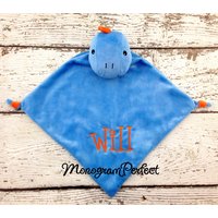Personalisierte Blaue Dinosaurier Kleine Kuscheldecke Buddie Baby Jungen Geschenk Personalisierte Blaue Dinosaurier Kleine Kuscheldecke Buddie Baby Jungen Geschenk von MonogramPerfect