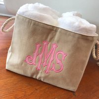 Applikation Monogramm Canvas Korb von MonogramsEtcNC