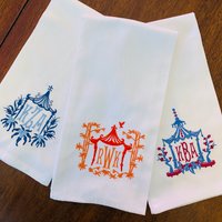 Mit Monogramm Pagode Handtuch von MonogramsEtcNC