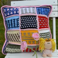 Gehäkelter Wollkissenbezug Grobes Patchwork Akzentkissen 40 X cm Gehäkelter Wollkissenbezug Grobes Patchwork Akzentkissen 40 X cm von Monpasier