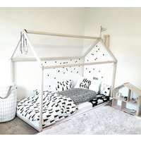 Montessori Bettrahmen, Kleinkindbett, Plattformbett, Holzhausbettrahmen, Holzbettrahmen Zeltbett, Kinderbett, Holzhaus Tipibett Montessori Bettrahmen, Kleinkindbett, Plattformbett, Holzhausbettrahmen, Holzbettrahmen Zeltbett, Kinderbett, Holzhaus Tipibett von MontessoriHOUSEbed