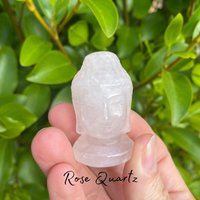 Rosenquarz Geschnitzter Buddha - Polierter Edelstein Kristall von MontysRocks
