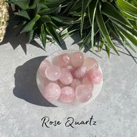 Rosenquarz Polierter Stein Kristall - Trommelstein 4 Größen von MontysRocks