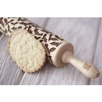 Gravierter Nudelholz Fledermäuse - Handgemacht Aus Buchenholz, Gruseliges Halloween-Backen Und Originelle Familiengeschenkidee Gravierter Nudelholz Fledermäuse - Handgemacht Aus Buchenholz, Gruseliges Halloween-Backen Und Originelle Familiengeschenkidee von MoodForWood