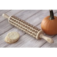Jack O'lantern Gravierte Teigrolle Aus Buchenholz - Halloween Kürbis Nudelholz Für Plätzchen, Lebkuchen, Festliches Backen Und Geschenk Jack O'lantern Gravierte Teigrolle Aus Buchenholz - Halloween Kürbis Nudelholz Für Plätzchen, Lebkuchen, Festliches Backen Und Geschenk von MoodForWood