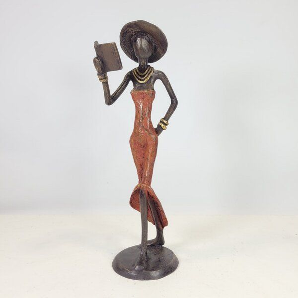 Moogoo Creative Africa Bronze-Skulptur "Femme avec livre et chapeau" by Soré | verschiedene Größen und Farben Moogoo Creative Africa Bronze-Skulptur "Femme avec livre et chapeau" by Soré | verschiedene Größen und Farben von Moogoo Creative Africa