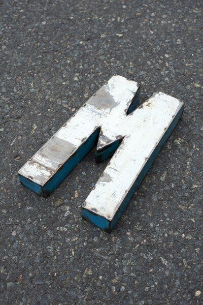 Moogoo Creative Africa Buchstabe A-Z aus recycelten Ölfässern -22cm- Post-Oil Industrial Upcycling Moogoo Creative Africa Buchstabe A-Z aus recycelten Ölfässern -22cm- Post-Oil Industrial Upcycling von Moogoo Creative Africa