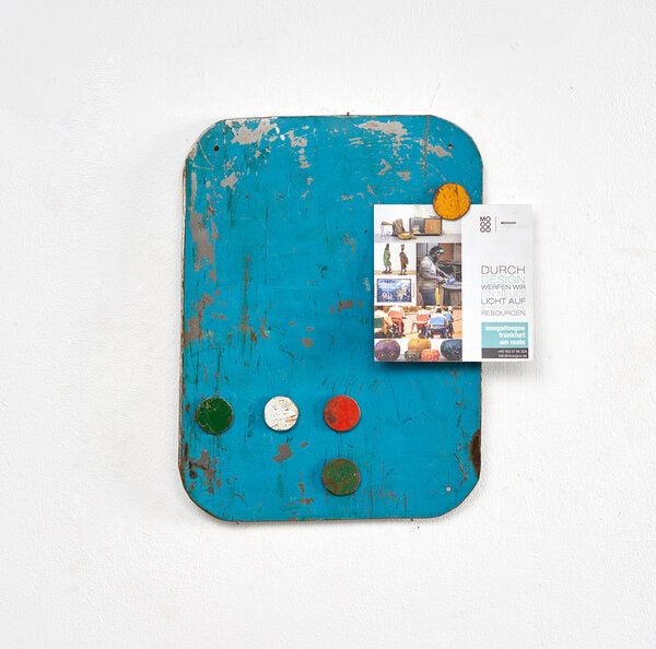 Moogoo Creative Africa Magnettafel aus recycelten Ölfässern mit 5 bunten Magneten - Industrial Upcycling von Moogoo Creative Africa