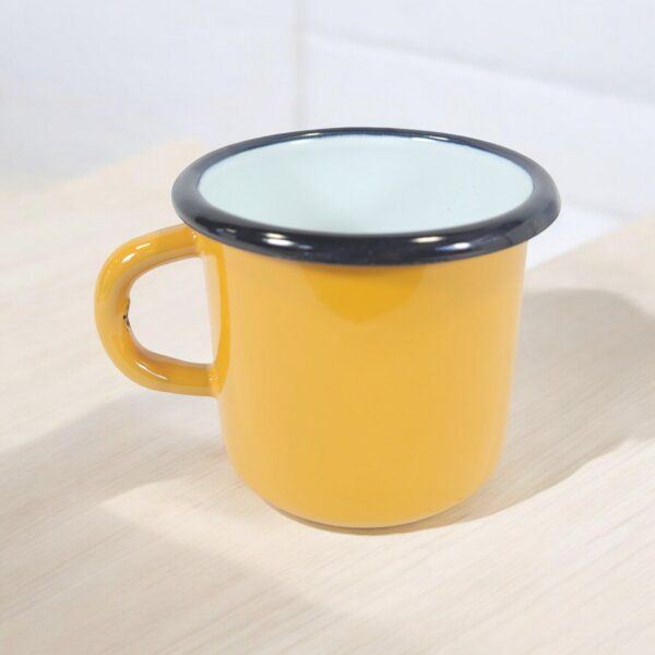 Moogoo Creative Africa Vintage Emaille-Tasse aus der Ukraine | Fair Trade for Peace von Moogoo Creative Africa
