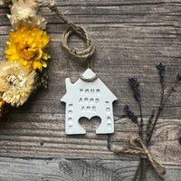 Muttertag/Freund Freundin Haus Umarmung Taschenumarmung Lehmhaus Geschenk von MoonAndMountainsClay