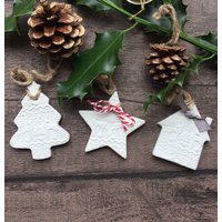 Scandi Rentier Geprägte Ton Weihnachtsdekorationen Scandi Rentier Geprägte Ton Weihnachtsdekorationen von MoonAndMountainsClay