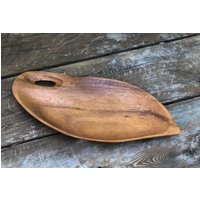 Vintage Wooden Serving Tray-Handgeschnitzte Blattfalle-Made in The Philippines-Rustic-Mitte Des Jahrhunderts von MoonAndRockVintage