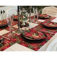 "Set Mit Karierten Weihnachts-Servietten Hirsch-stickerei, Tischsets Und Rotem Läufer "Frohes Neues Jahr" & Bestickter Weihnachtsbaum-Läufer." "Set Mit Karierten Weihnachts-Servietten Hirsch-stickerei, Tischsets Und Rotem Läufer "Frohes Neues Jahr" & Bestickter Weihnachtsbaum-Läufer." von MoonLightHomesDesign