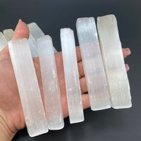 10 cm Selenit Rough Stick, Roh Selenit von MoonMountainGems