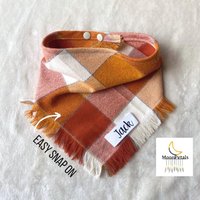 Kariertes Hundehalstuch Flanell Mit Fransen Oranges Personalisiertes Herbst-Hundehalstuch von MoonPetalsDesigns