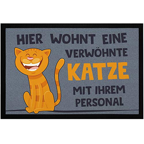 MoonWorks® Fußmatte mit Spruch verwöhnte Katze lustig Tiermotiv Katzenbesitzer rutschfest & waschbar schwarz 60x40cm von MoonWorks
