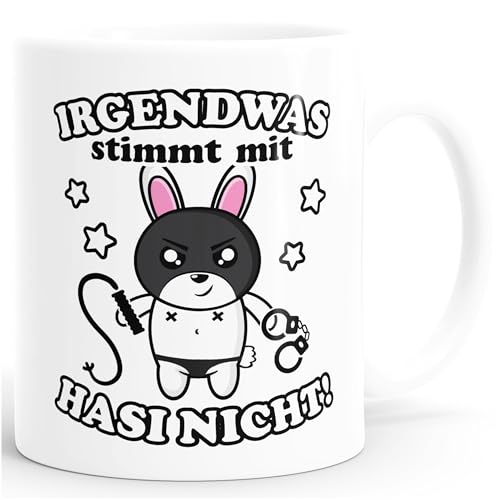 MoonWorks® Kaffee-Tasse mit Spruch Irgendwas stimmt mit Hasi nicht Parodie Sado Maso Bürotasse lustige Kaffeebecher weiß Keramik-Tasse von MoonWorks