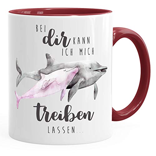 MoonWorks Geschenk-Tasse Bei dir kann ich mich treiben lassen Delfin Delphin Liebe Spruch Freund Freundin bordeauxrot unisize von MoonWorks