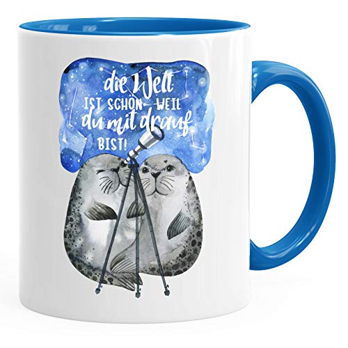 MoonWorks Kaffee-Tasse Die Welt ist schön weil du mit drauf bist Geschenk Liebe Spruch Seehunde Robben Sterne blau unisize von MoonWorks