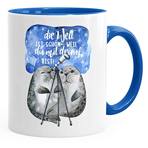 MoonWorks Kaffee-Tasse Die Welt ist schön weil du mit drauf bist Geschenk Liebe Spruch Seehunde Robben Sterne royal unisize von MoonWorks