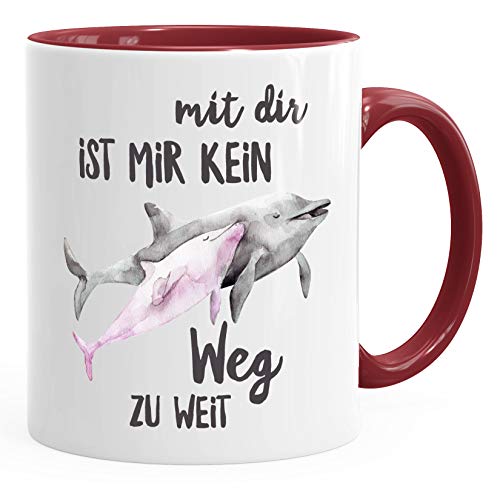 MoonWorks Kaffee-Tasse Mit dir ist mir kein Weg zu weit Delfin Delphin Liebe Spruch Geschenk Weihnachten Valentinstag bordeauxrot unisize von MoonWorks