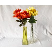 Reserviert- Set | 2 Vintage Dekorative Glasvasen - Haushaltswaren Retro Grüne Vase Blumenvase von MoondanceMercantile