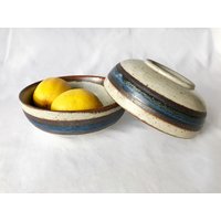 Reserviert - Vintage Keramik Servierschalen | 2 Handgemachte Retro Wohnkultur Bemalte Schalen Haushaltswaren Servieren Se von MoondanceMercantile