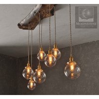 The Big Sur Glass Orb Live Edge Holz Kronleuchter Mit Edison Glühbirnen Im Vintage Stil - Moderne Rustikale Beleuchtung von MoonshineLamp