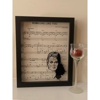 Silhouette Adele Auf "Someone Like You" Notenblatt, Kann Dekorative Schattenbox Rahmen, Dekor Anpassen. Wunderschönes & Einzigartiges Geschenk von MooreThanJustABook