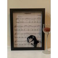 Silhouette Ed Sheeran Auf "Perfect" Notenblatt, Kann Dekorative Schattenbox Rahmen, Dekor Anpassen. Wunderschönes & Einzigartiges Geschenk von MooreThanJustABook
