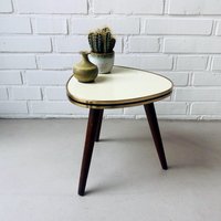 Mid Century Blumenhocker Gelb, Vintage Nierentisch, Dreibein Beistelltisch, 60Er Jahre Nierentisch Mid Century Blumenhocker Gelb, Vintage Nierentisch, Dreibein Beistelltisch, 60Er Jahre Nierentisch von MooviMusic