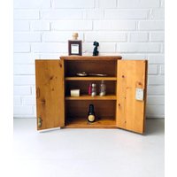 Vintage Kosmetikschränkchen, Holz 60Er Jahre, Arzneischrank, Gewürzregal Vintage Kosmetikschränkchen, Holz 60Er Jahre, Arzneischrank, Gewürzregal von MooviMusic