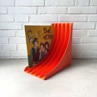 Vintage Schallplattenständer, "Schweizer Design | C", Lp Winkel Orange, Schallplattenregal, 70Er Jahre Ständer von MooviMusic