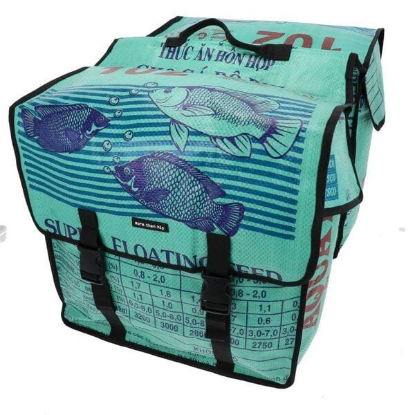 MoreThanHip Doppelte Fahrradtasche aus recycelten Zement- oder Fischfuttersäcken - Mumba von MoreThanHip