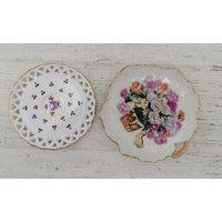 Set Von 2 Kleinen Porzellanteller, Vintage Kleiner Teller Porzellan, Blumenmalerei Dekorativer von MoreVintagePortugal