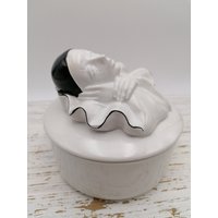 Vintage Pierrot Clown Figur, Keramik Statue, Sitzende Weiß Und Schwarz Sammlergeschenk, Wohnkultur von MoreVintagePortugal