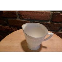 Milchglas Creamer, Footed Milch Glas Gold Rand, Gerippt Weiß Ersatz Creamer Milchglas Creamer, Footed Milch Glas Gold Rand, Gerippt Weiß Ersatz Creamer von Morethebuckles