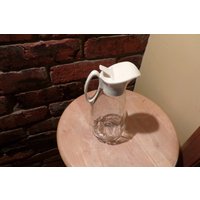 Vintage Klarer, Glatter Glassirupkrug Mit Kunststoff-Elfenbeindeckel, Siruphalter, Küche Der 1960Er Jahre, Morethebuckles Vintage Klarer, Glatter Glassirupkrug Mit Kunststoff-Elfenbeindeckel, Siruphalter, Küche Der 1960Er Jahre, Morethebuckles von Morethebuckles