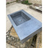 Anthrazit Badezimmer Betonwaschbecken Handgemachtes Luxuriöser Moderner Waschtischunterschrank von MorrisConcreteDesign