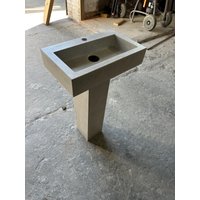 Badezimmer Beton Waschbecken Und Sockel von MorrisConcreteDesign