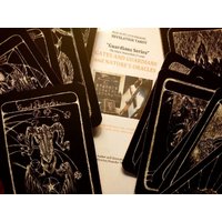 Gates & Guardians - Die Neuen 13 Karten, An Dem Tarot Der Enthüllung Befestigt Sind. Sie Können Alleine Oder Mit Hauptdeck Verwendet Werden Gates & Guardians - Die Neuen 13 Karten, An Dem Tarot Der Enthüllung Befestigt Sind. Sie Können Alleine Oder Mit Hauptdeck Verwendet Werden von MorrisRoadStudio