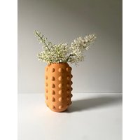 Große "Punkte Vase" Orange Mattes Finish Mid Century Modern von MorseStudioCo