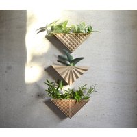 Modernes Dreieckiges Set Von 3 Wandblumentöpfen von MorseStudioCo