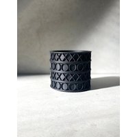 Personalisierte Stapeln "Brief Untersetzer" Schwarz Holz Matte Finish Mid Century Modern von MorseStudioCo