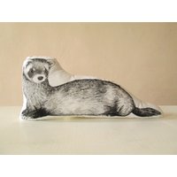 Frettchen Dekokissen Tierform Wurfkissen Handbemalt Home Dekor Baumwolle Stoff Geschenkidee von MosMea