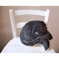 Schwarze Katze Kissen Dekokissen Zeichnung Form Geschenkidee Witch Gothic Für Kinder Handbemalt Baumwollstoff von MosMea